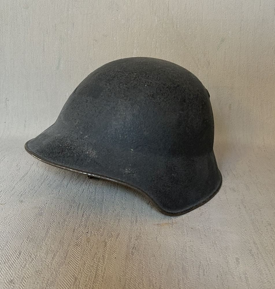 wo2 - Zwitserse helm M1918/40 - met binnenwerk en kinriem, Ophalen of Verzenden, Landmacht, Helm of Baret