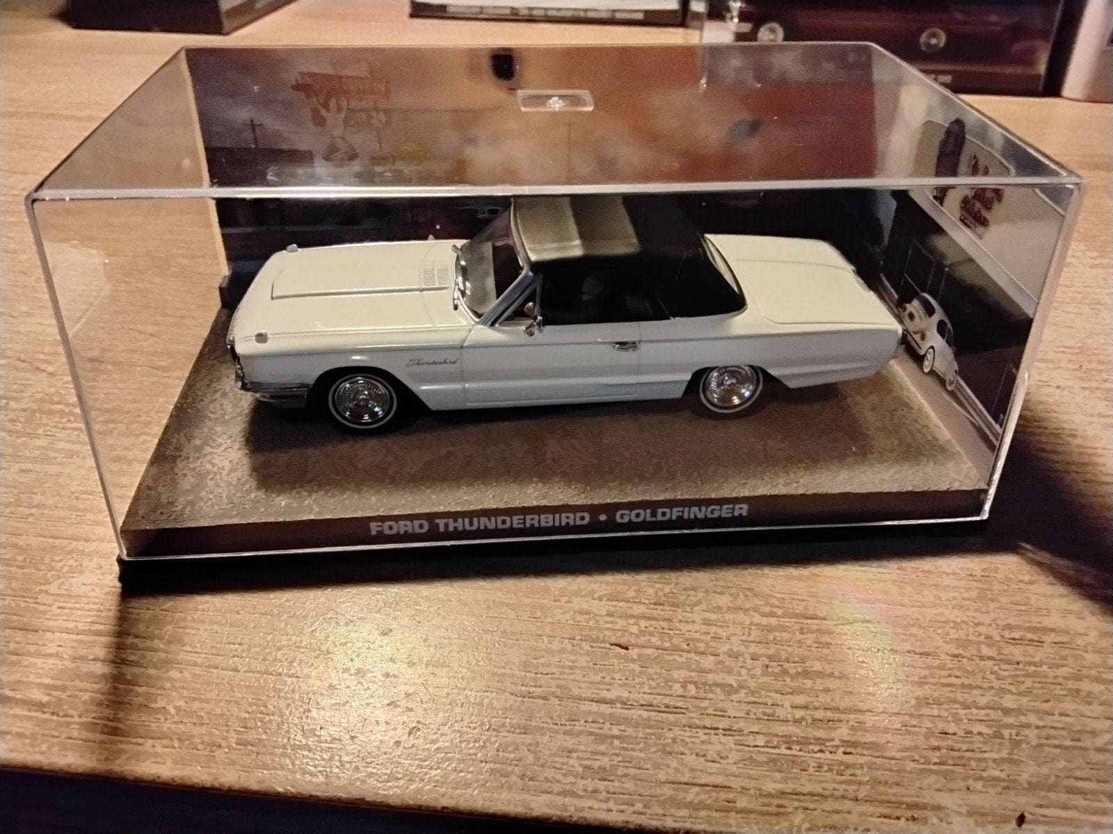 James Bond - Ford Thunderbird, Hobby en Vrije tijd, Modelauto's | 1:43, Ophalen of Verzenden