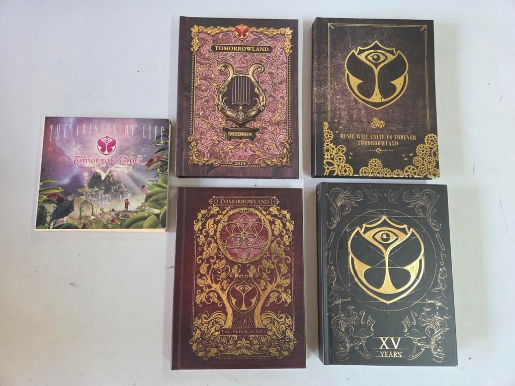 Tomorrowland CD's, Enlèvement