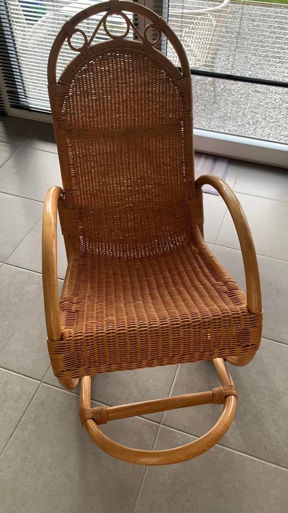 Rocking-chair en rotin, Huis en Inrichting, Ophalen, Zo goed als nieuw, Overige kleuren, Riet of Rotan
