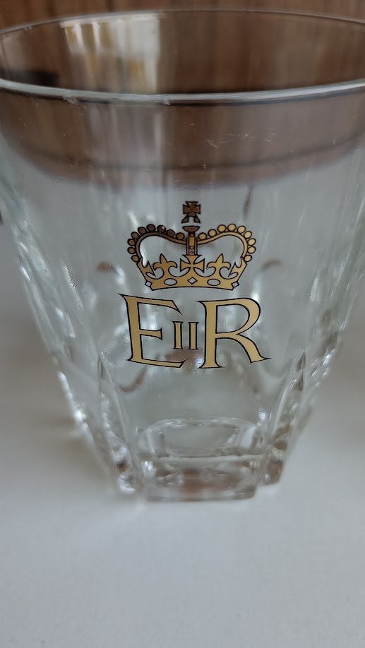 herdenkingsglas kroning koningin Elizabeth II, Ophalen, Zo goed als nieuw
