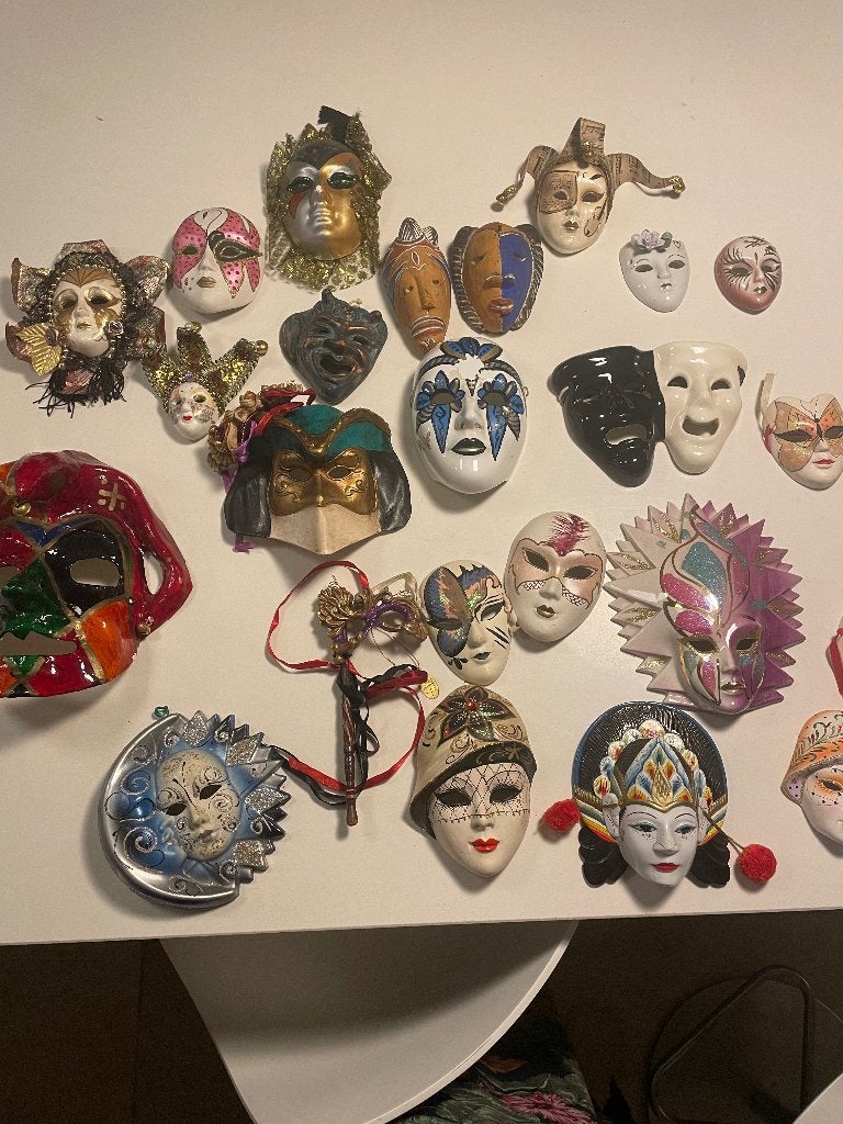 lot van 25 decoratieve maskers, Ophalen