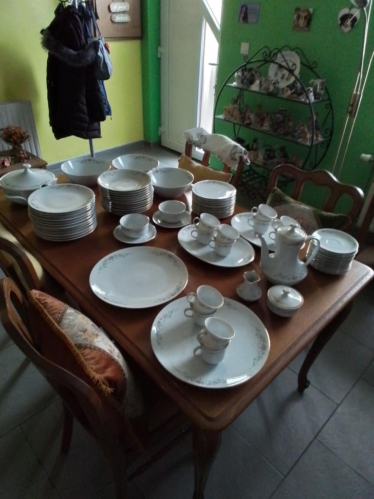 service de table en porcelaine complet pour 12 personnes., Enlèvement