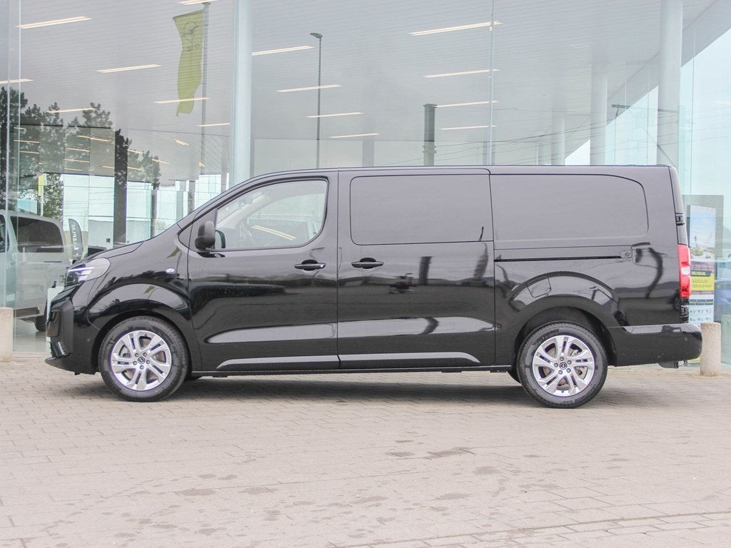 Opel Vivaro DC XL 150PK AT8|CAMERA|NIEUW|TREKHAAK|, Auto's, Opel, Monovolume, Vivaro, Zwart, 111 kW