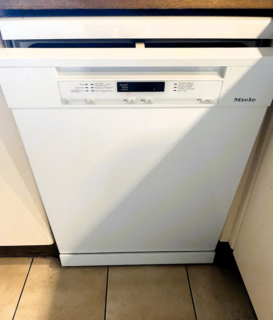Miele afwasmachine A +++ levering mogelijk na betaling, Ophalen, Zo goed als nieuw, Vrijstaand, Energieklasse A of zuiniger