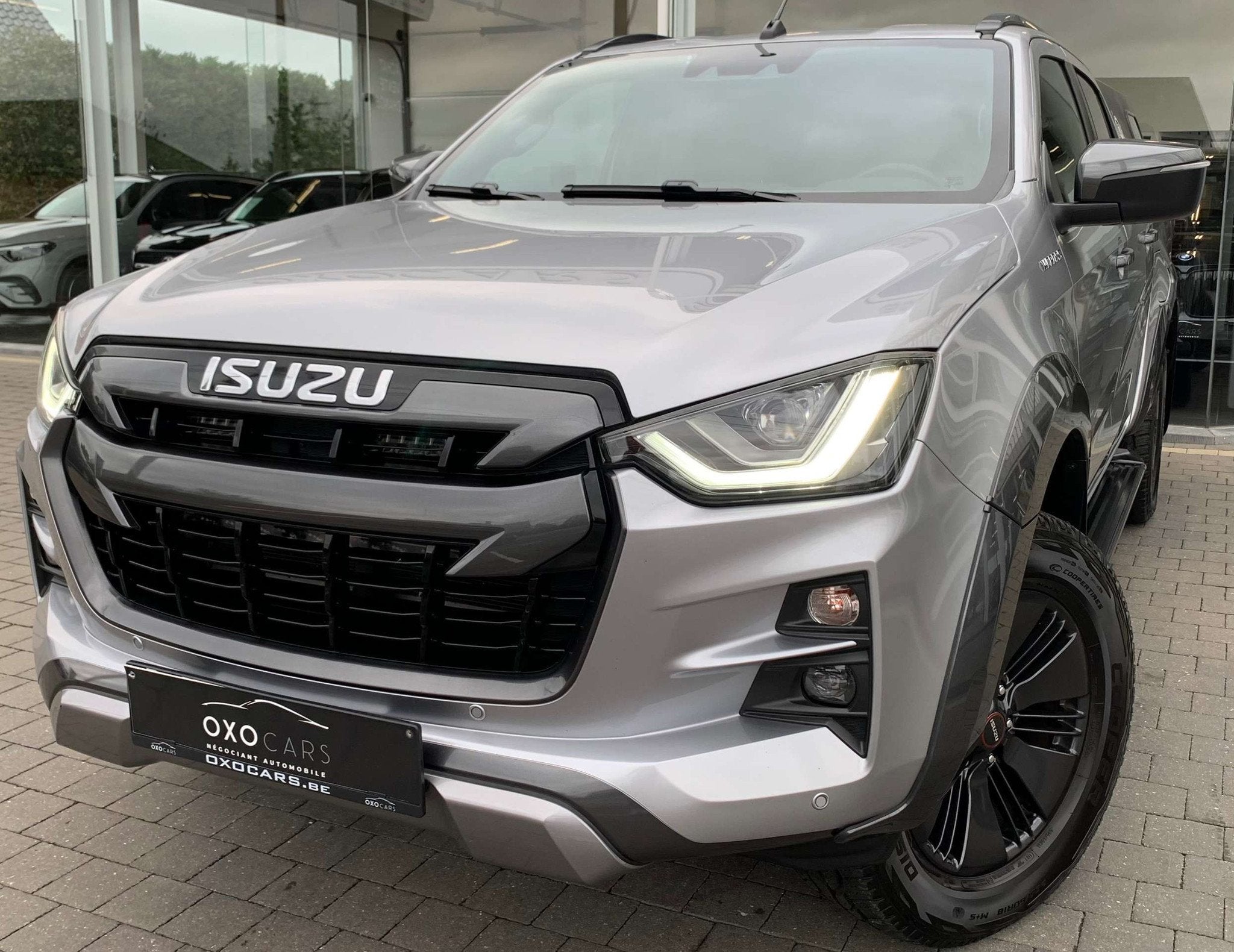 Isuzu D-max 4x4 1.9 Turbo D V-Cross 163CV 4WD / FULL OPTIONS, Automaat, Gebruikt, Bedrijf, 1898 cc