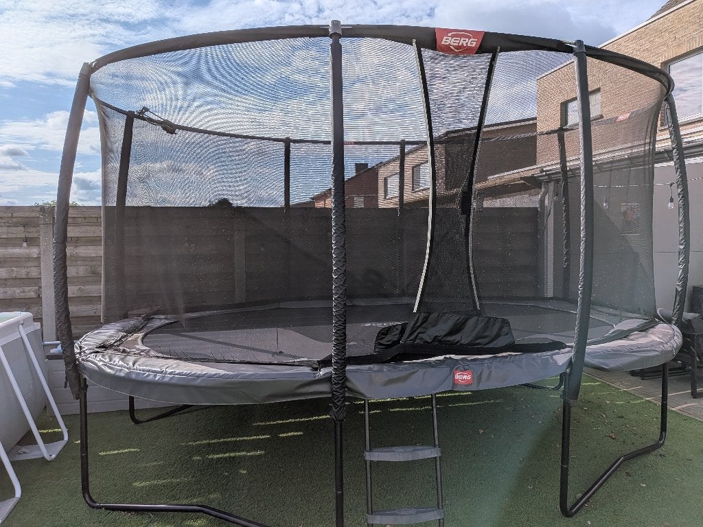 Trampoline berg 460 op 320, Ophalen, Gebruikt