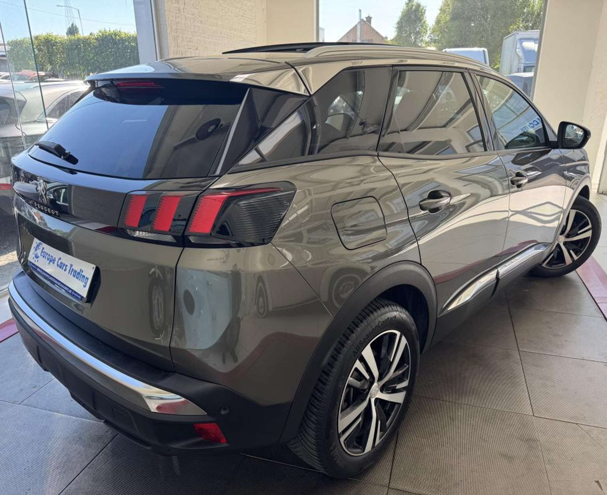 Peugeot 3008 ALLURE 130CH T.O PANO CARPLAY CAMÉRA GAR 12M, Auto's, Gebruikt, 131 pk, SUV of Terreinwagen, Zilver of Grijs