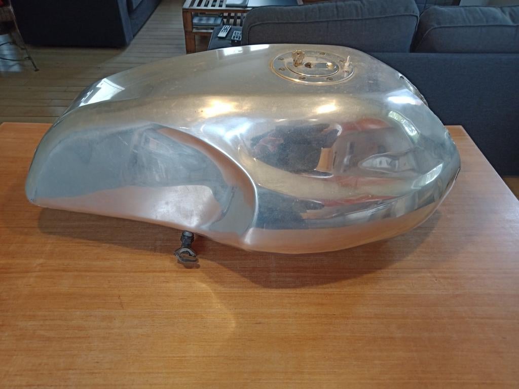 Moto Guzzi tanktop, Motoren, Ophalen