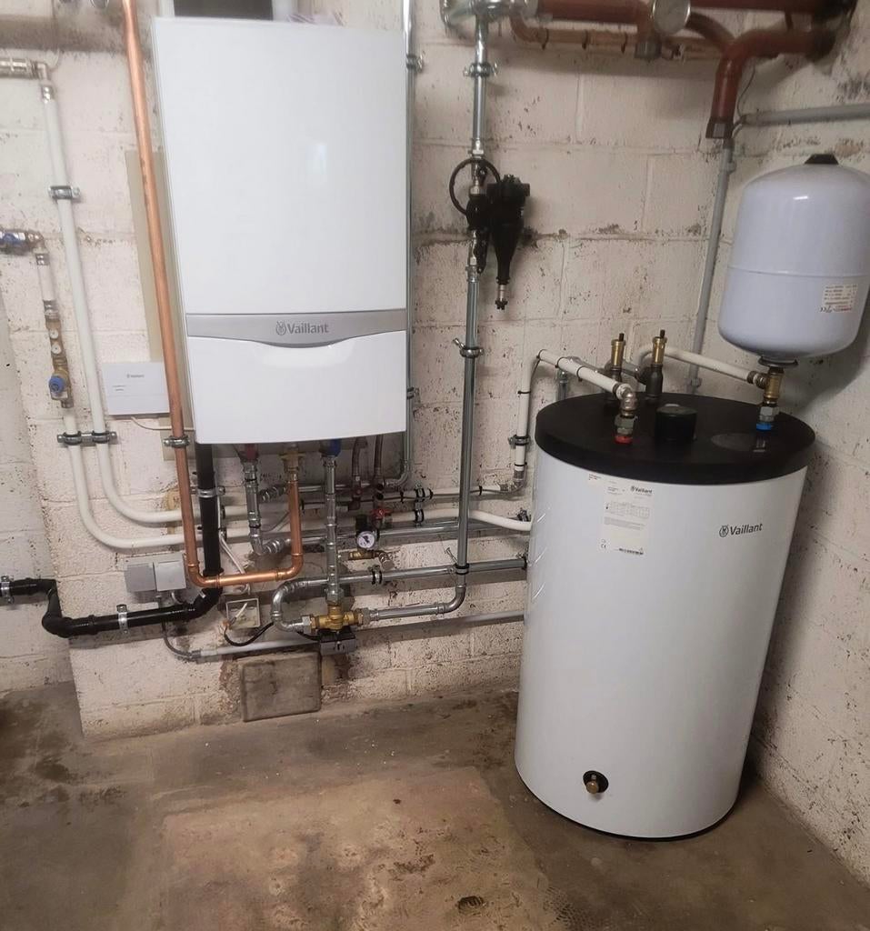 CHAUFFAGISTE / PLOMBIER, Bricolage & Construction, Chauffe-eau & Boilers, Enlèvement, Comme neuf