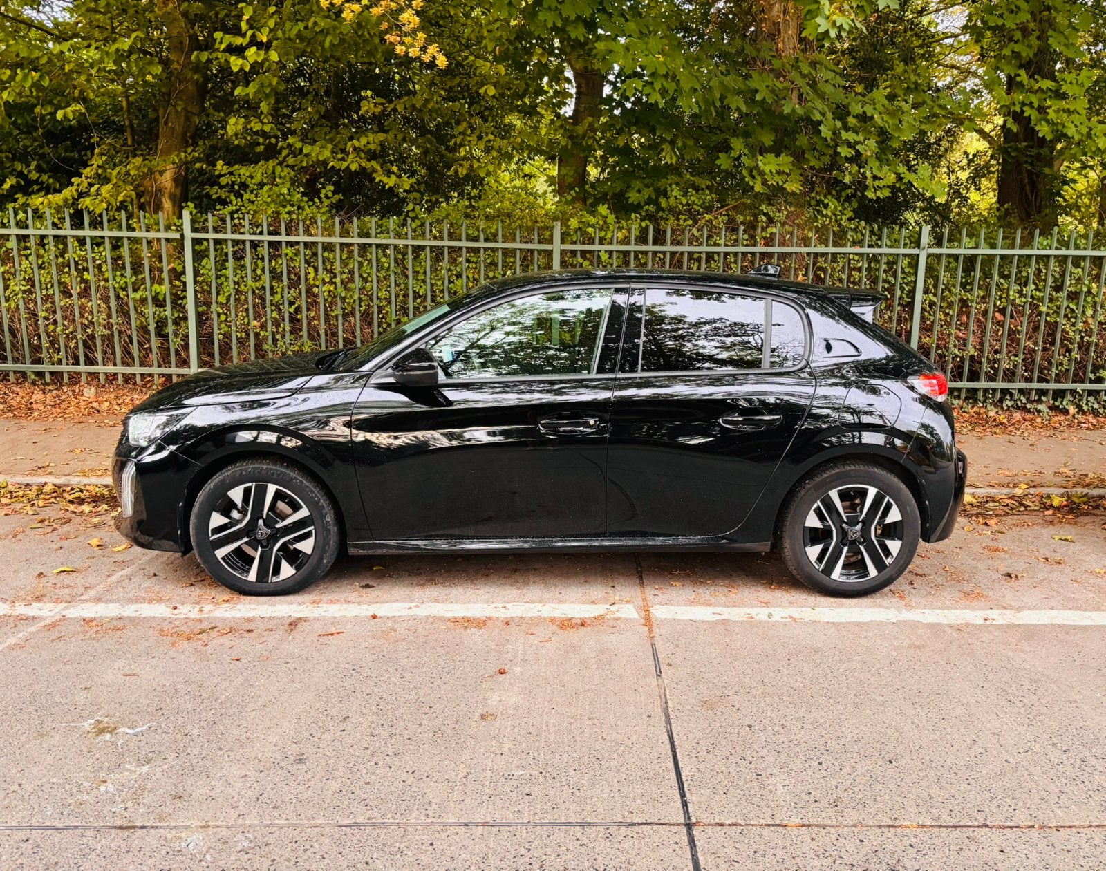 Peugeot 208 1.2i Hybrid Allure e-DCS, Autos, Peugeot, Achat, 5 portes, Automatique, Particulier