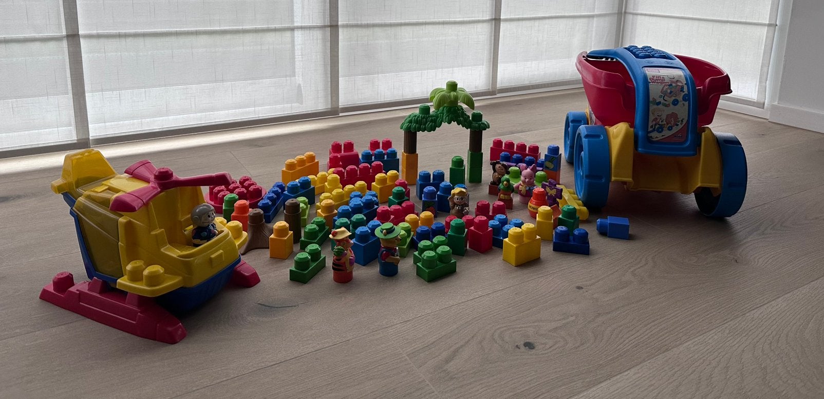Set Mega Bloks trekwagen, helikopter en blokken, Ophalen of Verzenden, Zo goed als nieuw