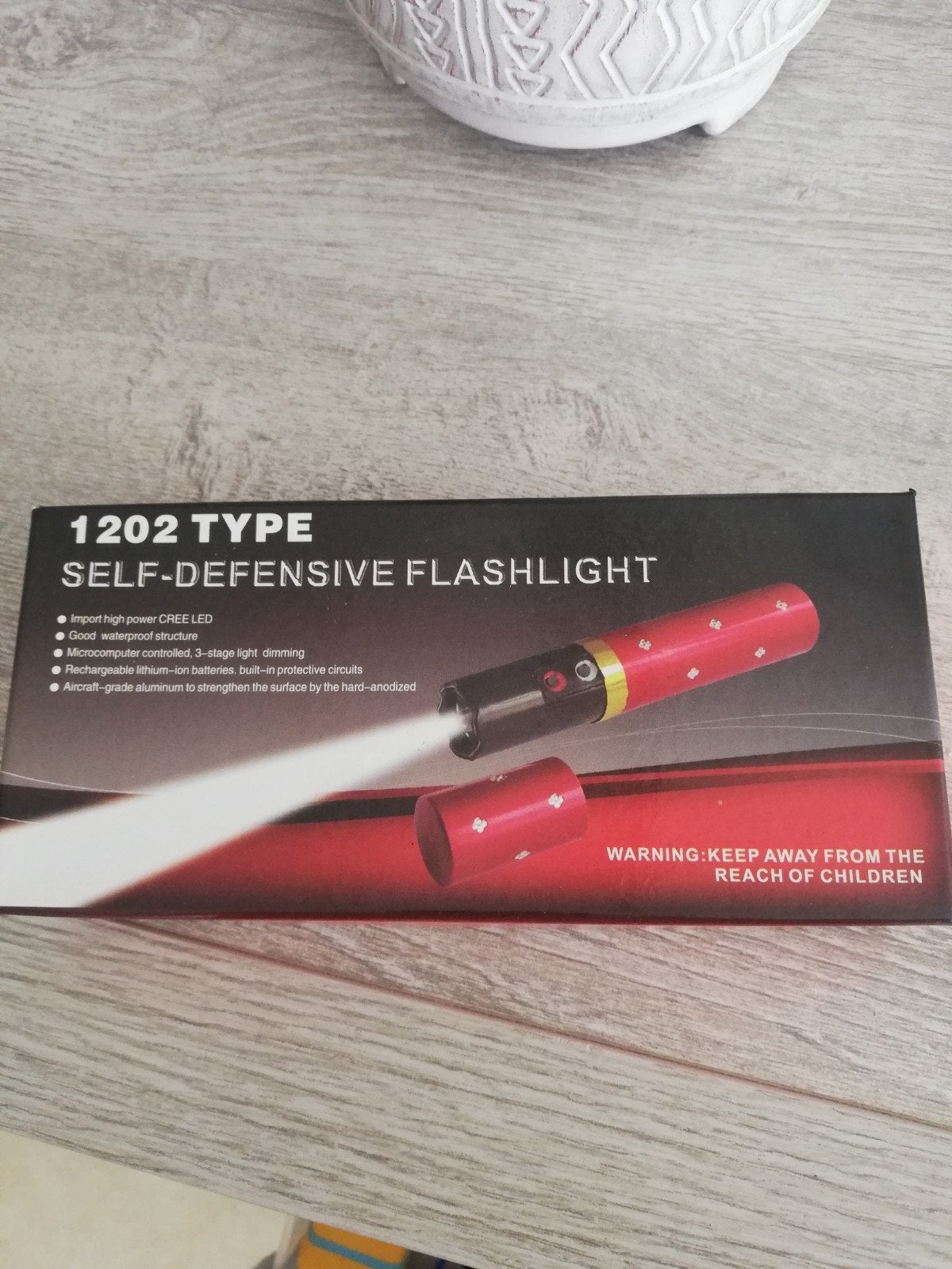 lampe torche de défense avec shocker électrique intégré, Enlèvement