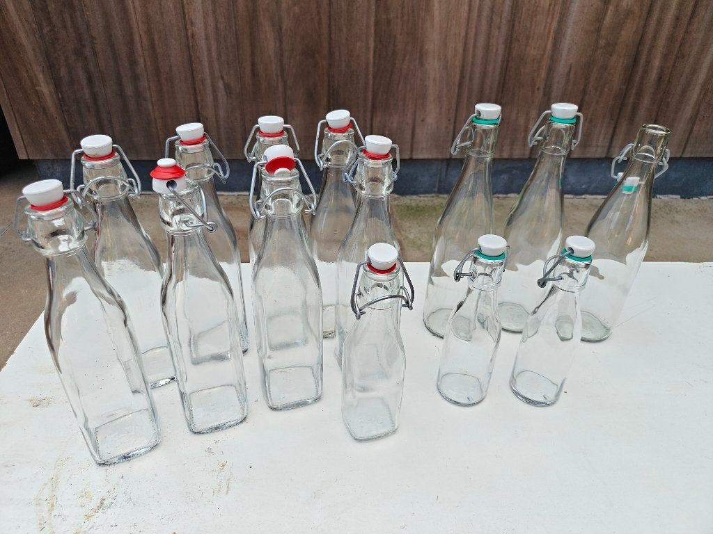 Set van 14 glazen flessen met afsluitdop, Ophalen, Zo goed als nieuw