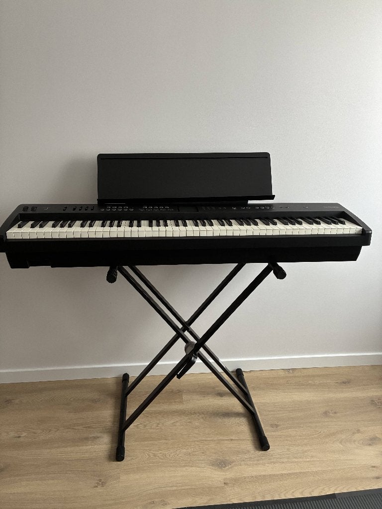 Piano Roland FP-E50 - encore 13 mois sous garantie 650€, Musique & Instruments, Claviers, Roland, Comme neuf, Enlèvement, 88 touches