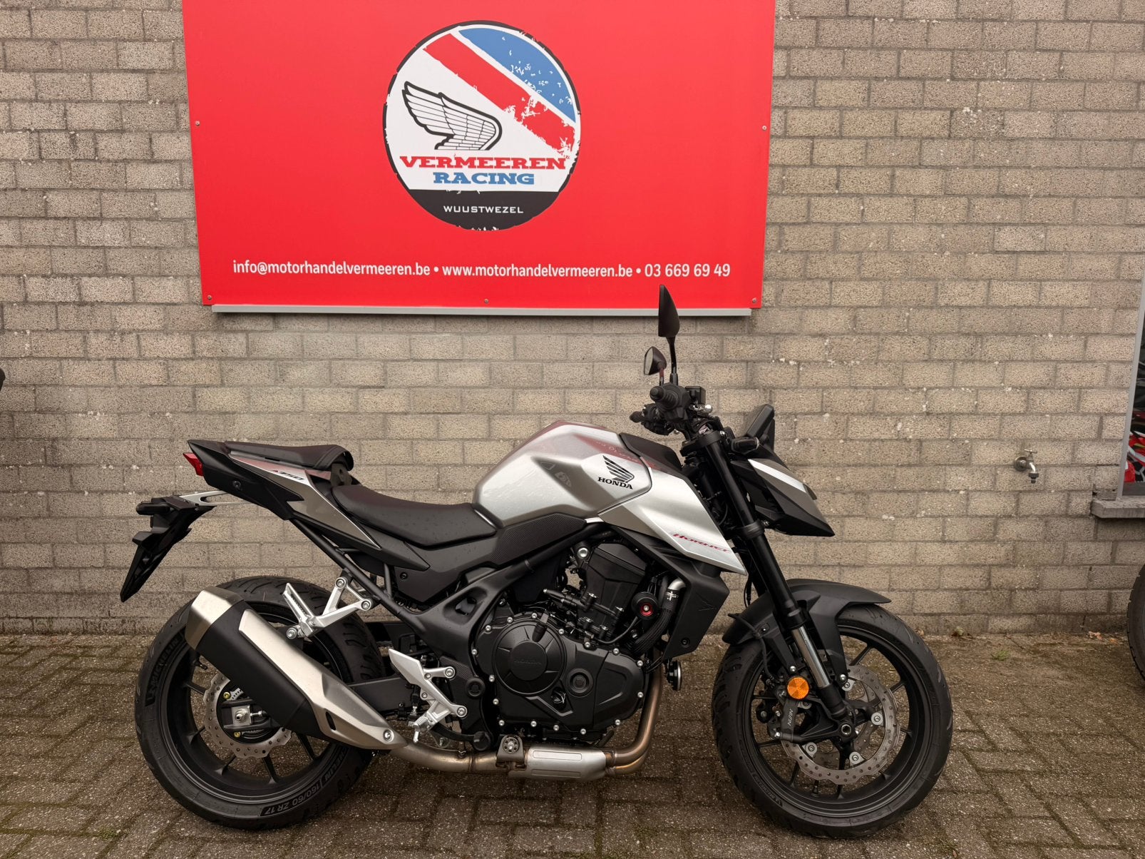 Honda CB750 Hornet, Bedrijf