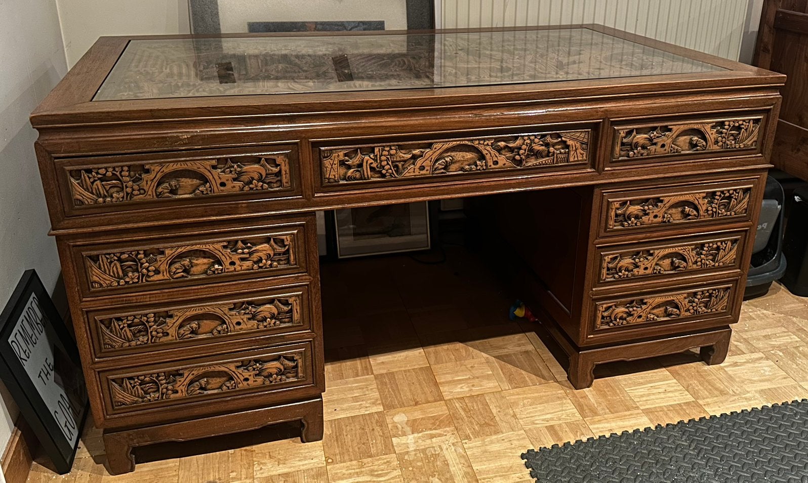 Massief houten bureau in Chinese/oriëntaalse stijl, Antiek en Kunst, Antiek | Kantoor en Zakelijk, Ophalen