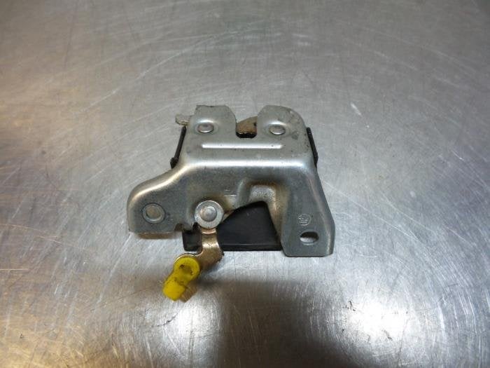 Slotvanger Achterklep van een Toyota Starlet (Starlet 95-), Gebruikt, -, -, Ophalen of Verzenden