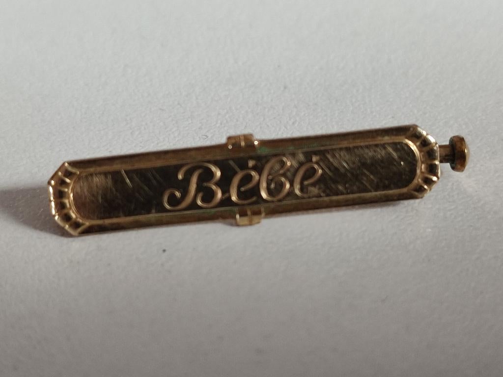 Broche 'BEBE' plaqué or, Envoi, Or, Broche