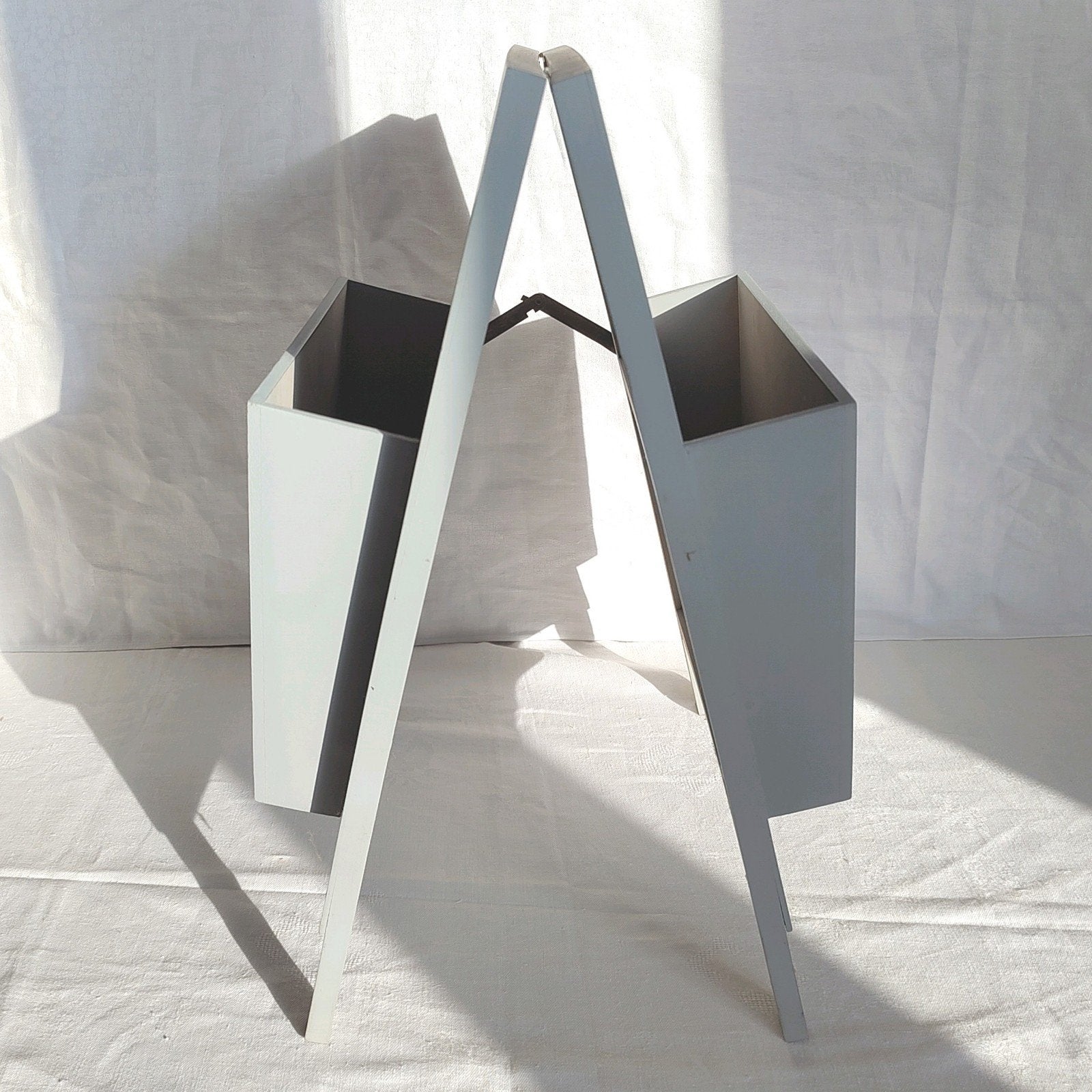 Grijze design tijdschriftenhouder/tijdschriftenhouder, Huis en Inrichting, Woonaccessoires | Krantenbakken en Lectuurbakken, Gebruikt