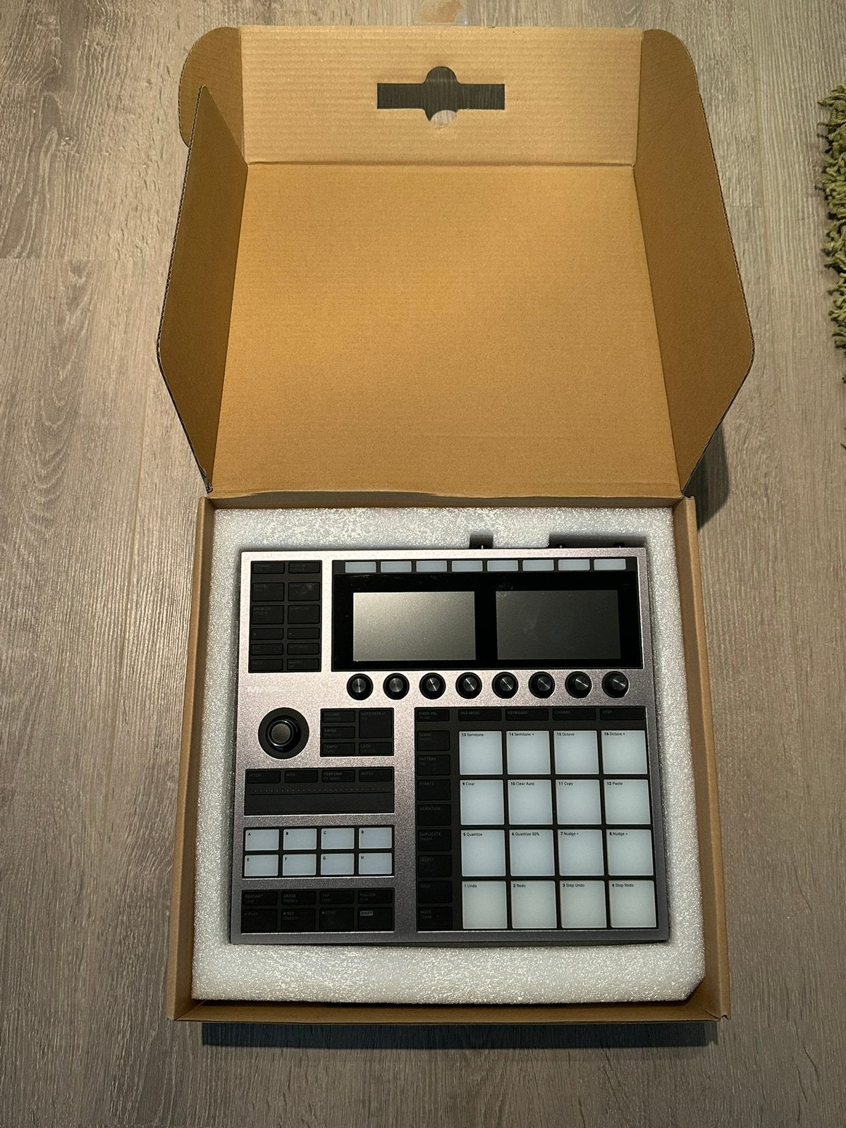 Standalone NI Maschine+ nieuwstaat – amper 5x gebruikt, Muziek en Instrumenten, Samplers, Zo goed als nieuw, Ophalen
