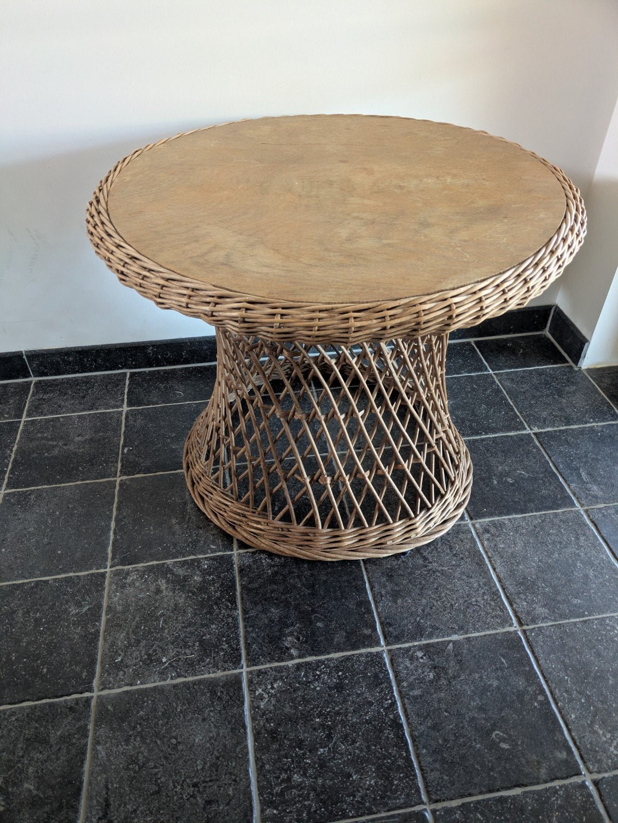 Rotan bijzet tafeltje, Enlèvement