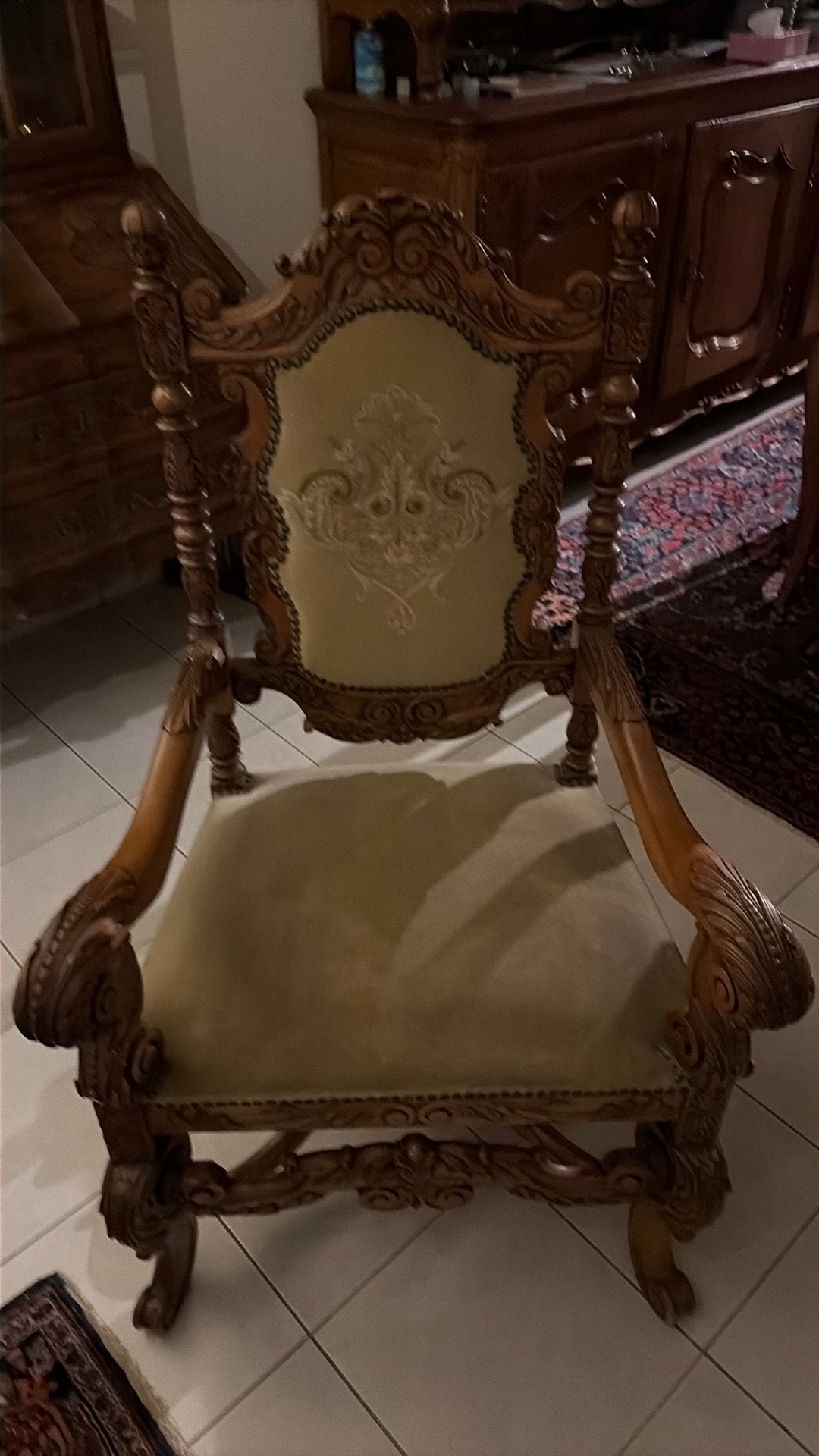 Zetelstoel gesculpteerd, Ophalen