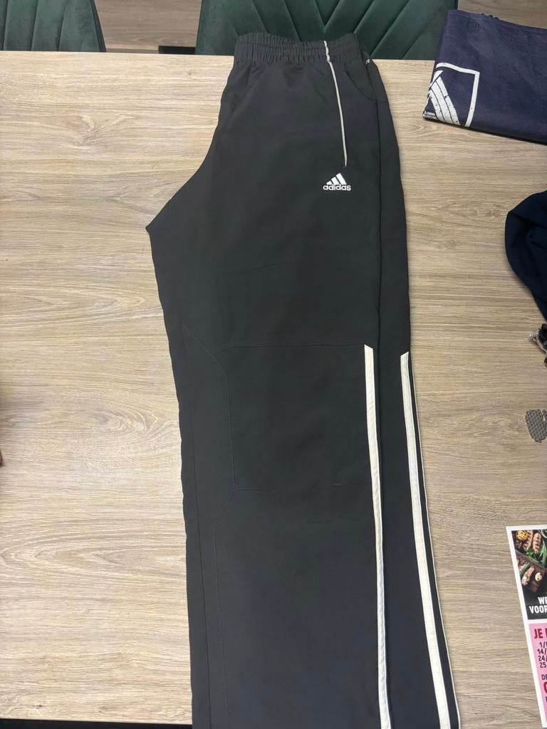 Pantalon d'entraînement fuselé noir Adidas - bon état, Enlèvement, Comme neuf, Taille 42/44 (L), Noir