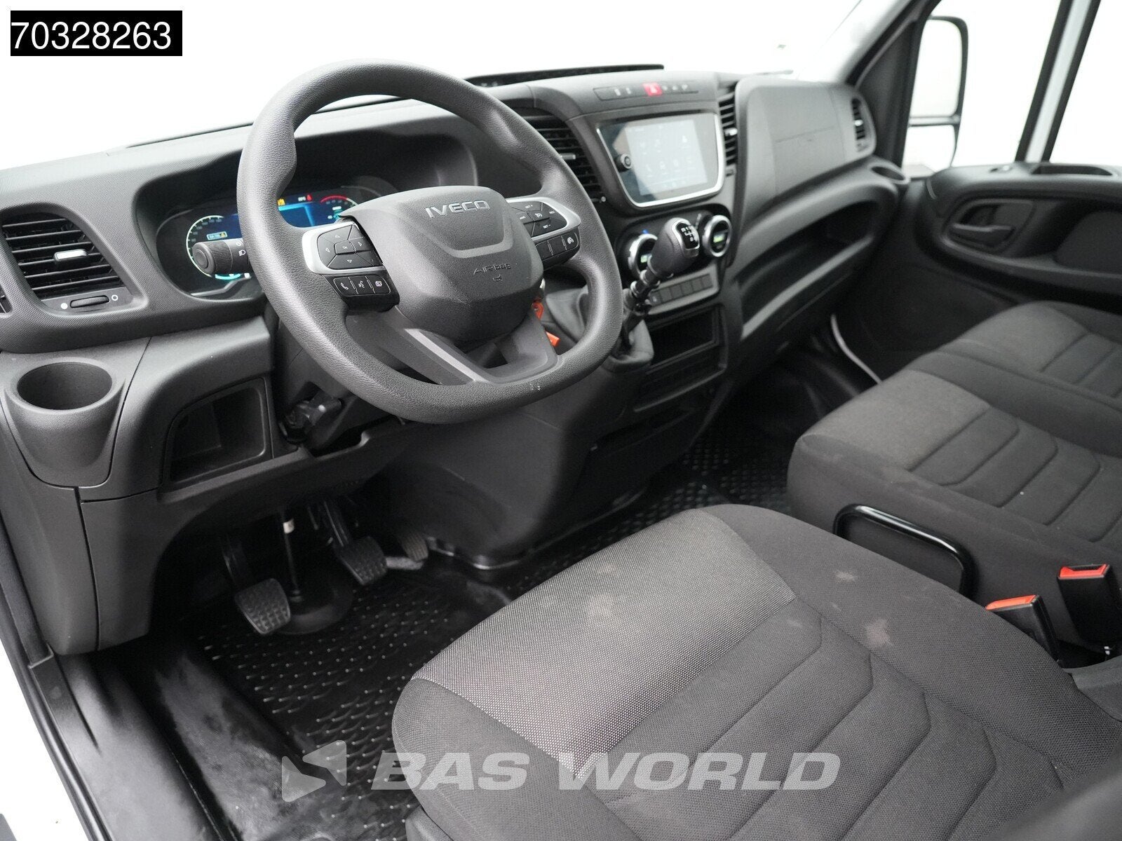 Iveco Daily 35C16 3.0L Laadklep NEW MODEL Dubbellucht 160PK, Auto's, Bestelwagens en Lichte vracht, Stof, Gebruikt, Euro 6, 4 cilinders