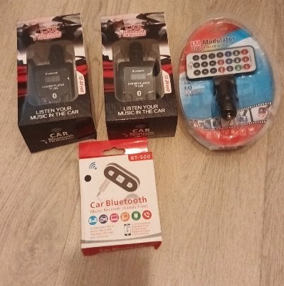 Lot de 4 transmetteurs FM et adaptateurs Bluetooth – Neufs, Enlèvement, Neuf