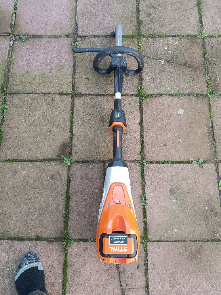 STIHL combi sûr batterie parfait état, Jardin & Terrasse, Stihl, Enlèvement ou Envoi, 50 cm ou plus, Utilisé