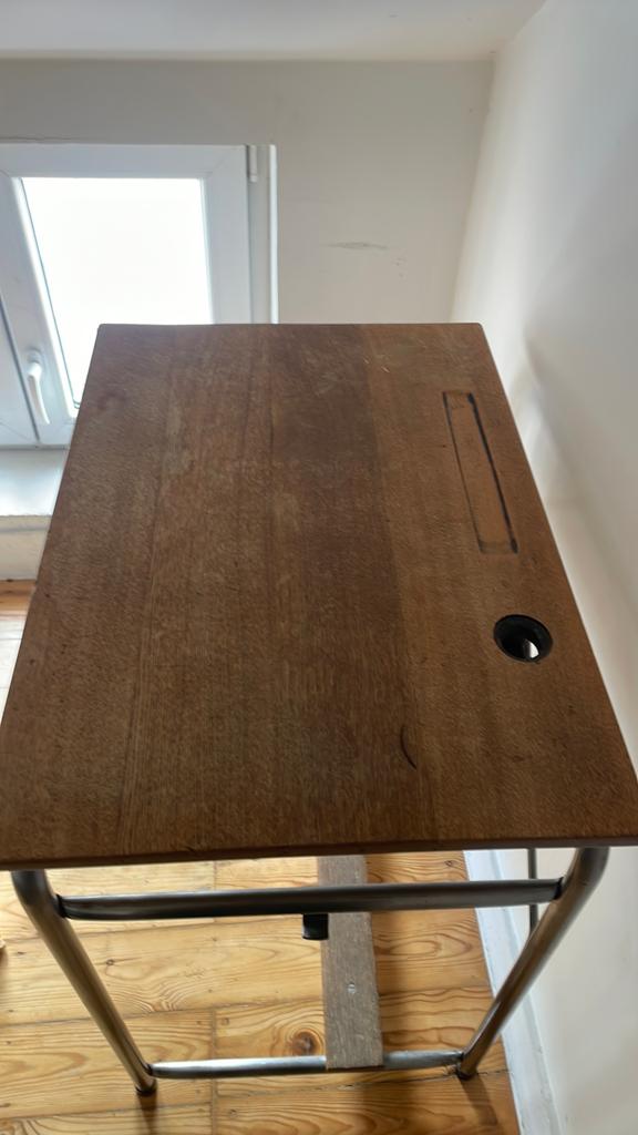 Ancienne table d'école à offrir, Maison & Meubles, Enlèvement, Utilisé