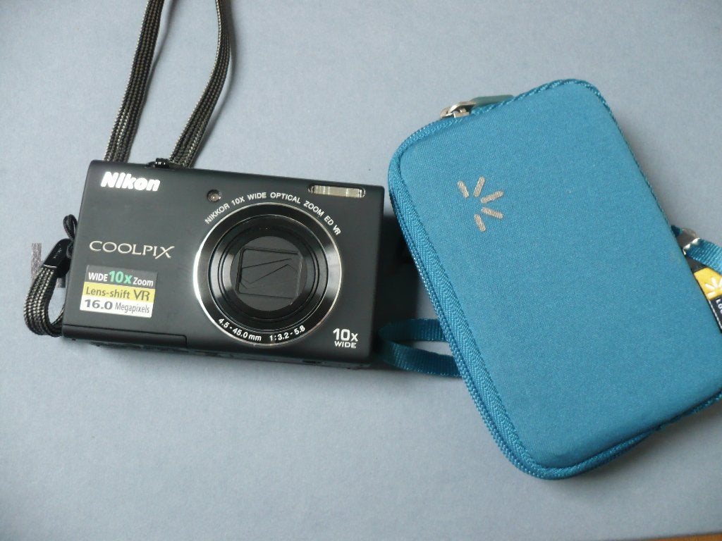 Nikon coolpix S6200 en coolpix A300 perfecte staat., Ophalen of Verzenden, Oplader, Nikon