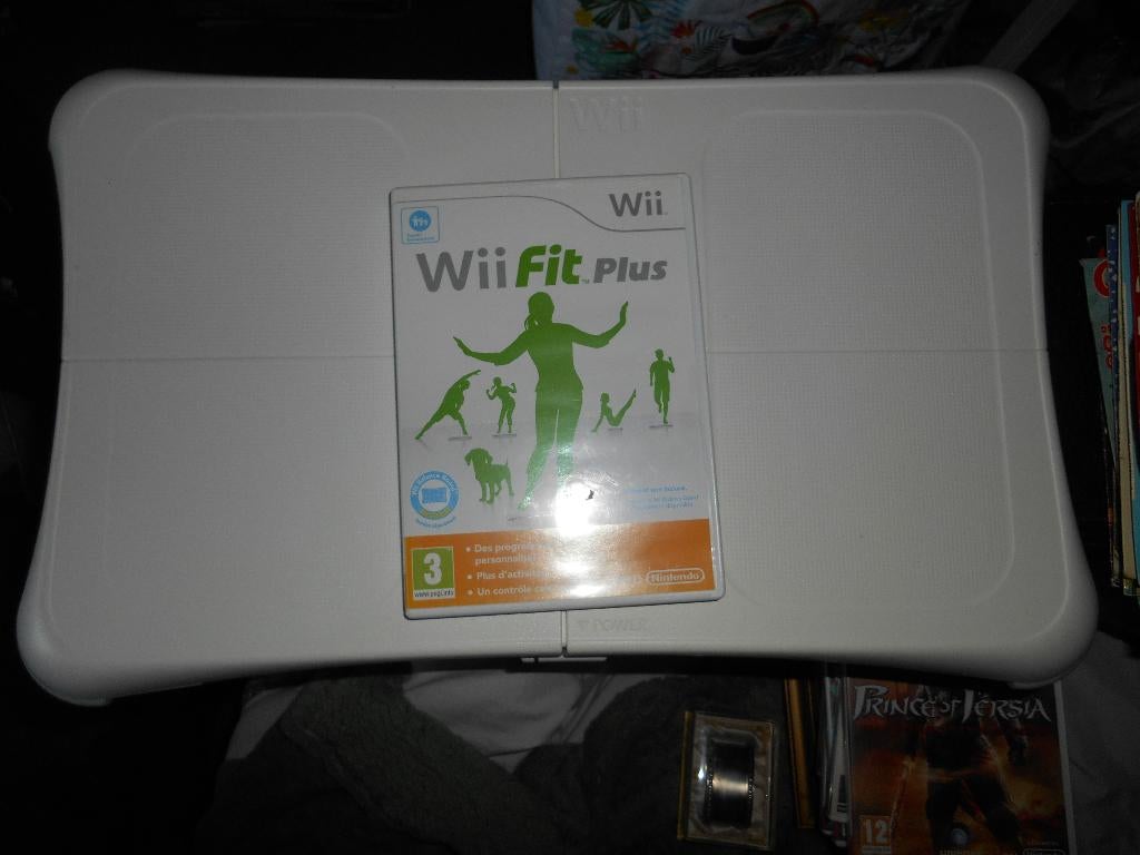 WII jeu FIT Plus + Balance Board, Games en Spelcomputers, Ophalen of Verzenden