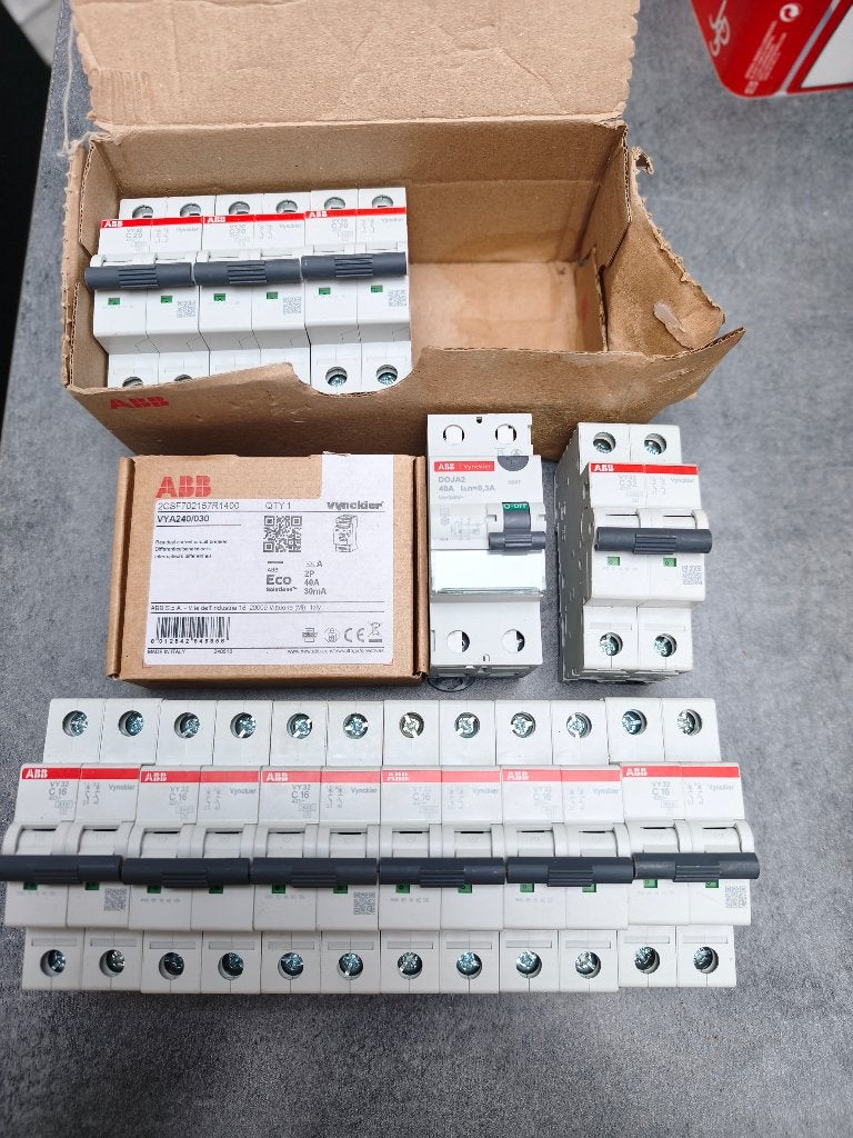 Disjoncteur abb+ différentiel abb, Bricolage & Construction, Enlèvement, Neuf, ABB, Disjoncteur différentiel