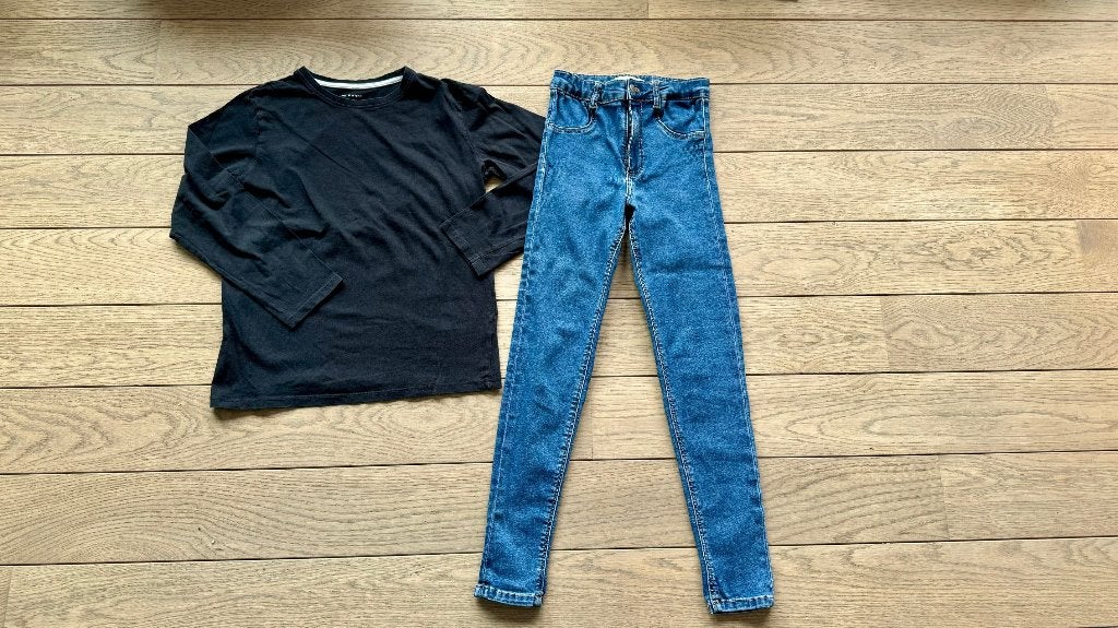 Jeans + T-shirt — 11-12 jaar (152 cm), Kinderen en Baby's, Kinderkleding | Maat 152, Ophalen of Verzenden, Zo goed als nieuw, Meisje