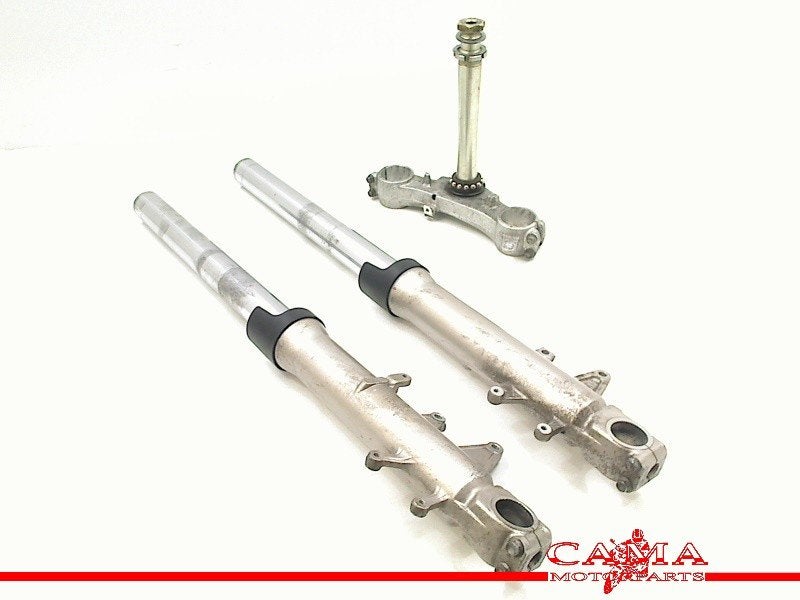 VOORVORK COMPLEET Suzuki, Motoren, Dhr. S. di Majo, Gebruikt, Info@cama-motorparts.nl, P.J. Troelstraweg 8 8
3144 CX  MAASSLUIS, NL
