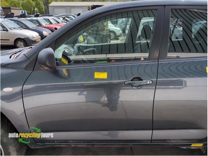 Portier 4Deurs links-voor van een Toyota Rav-4 (1E0), Gebruikt, -, Deur, -