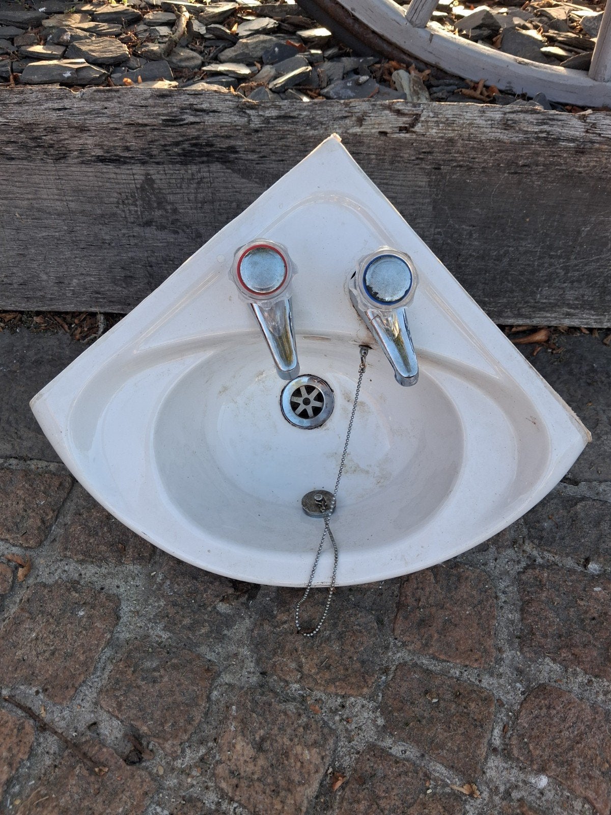 hoek lavabo, Ophalen