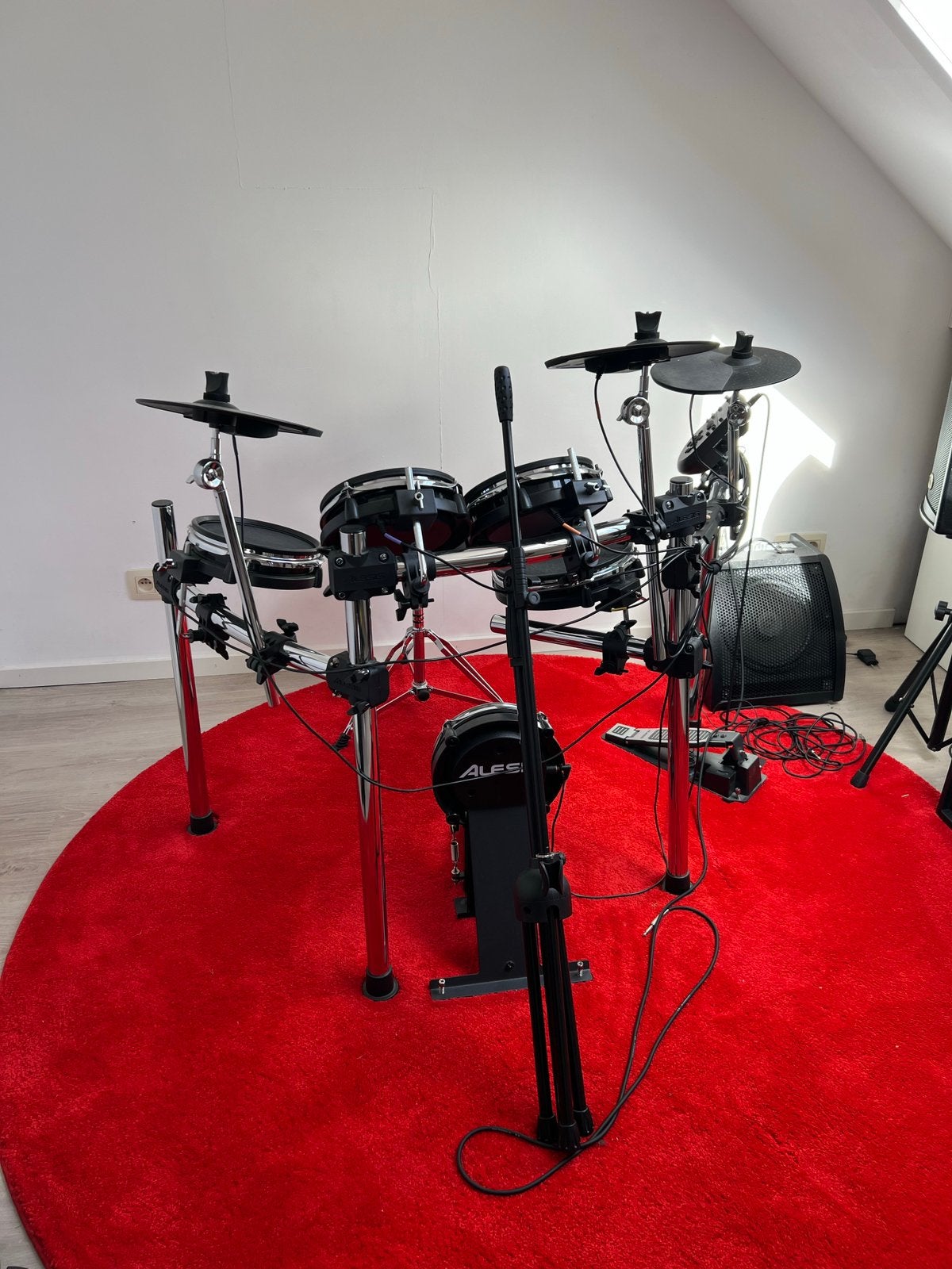Kit Alesis Surge Mesh + moniteur Millenium DM30, Musique & Instruments, Batteries & Percussions, Enlèvement, Utilisé, Électronique