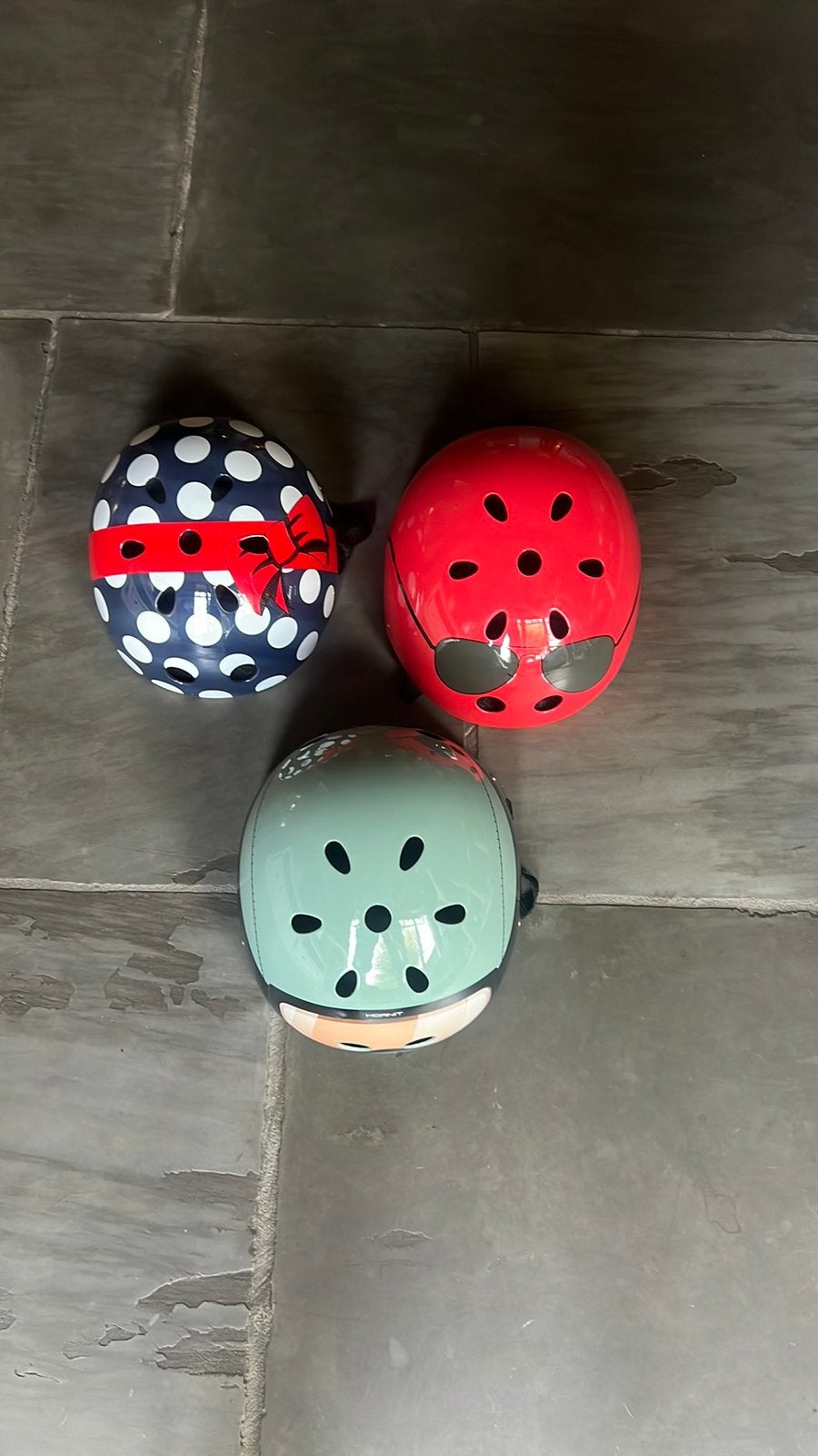 Drie helmen, Sports & Fitness, Hockey, Enlèvement, Utilisé, Vêtements