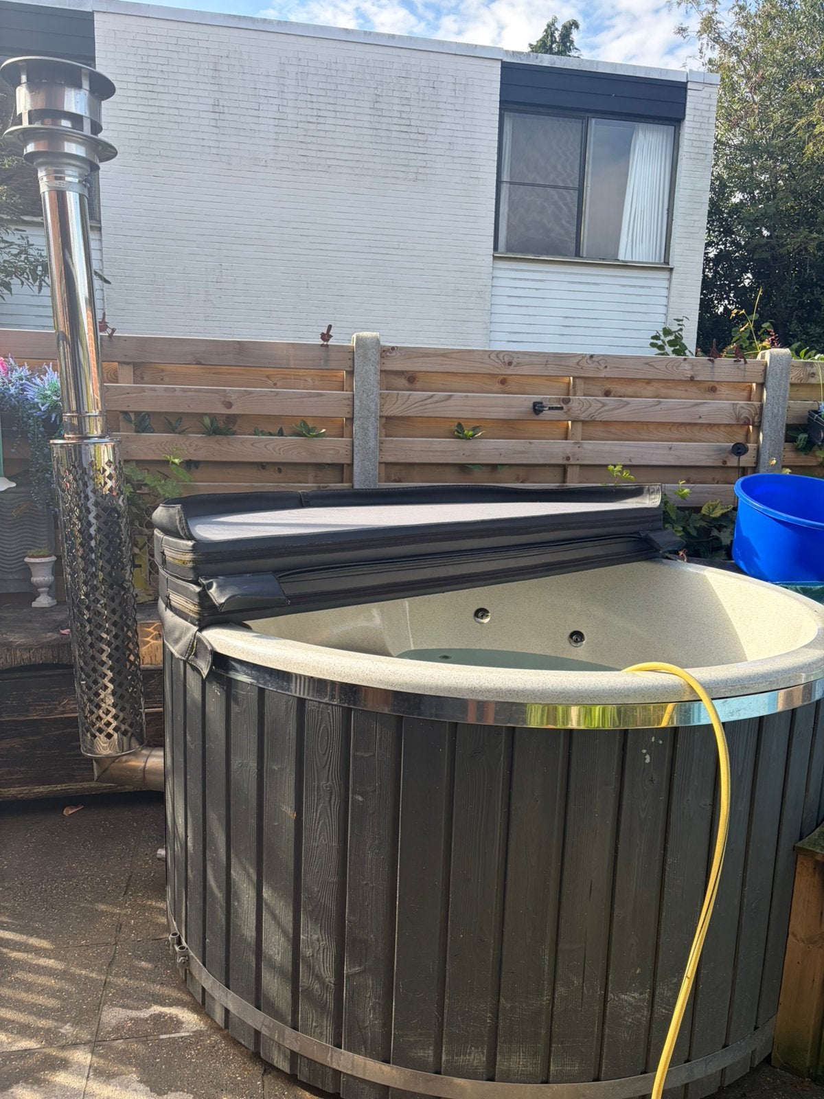 Hottube met jets en verlichting, Ophalen, Zo goed als nieuw, Verwarming