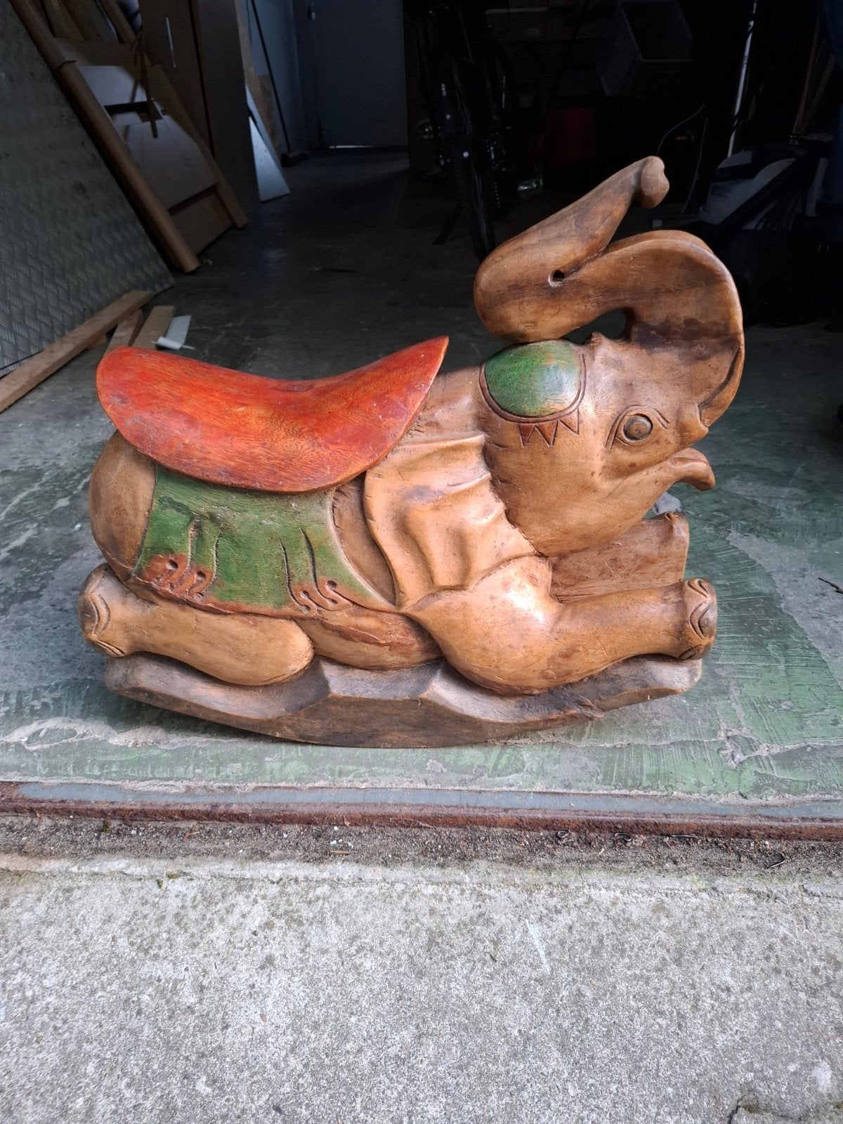 uit hout gesneden schommel olifant, Antiquités & Art, Art | Sculptures & Bois, Enlèvement, Bois