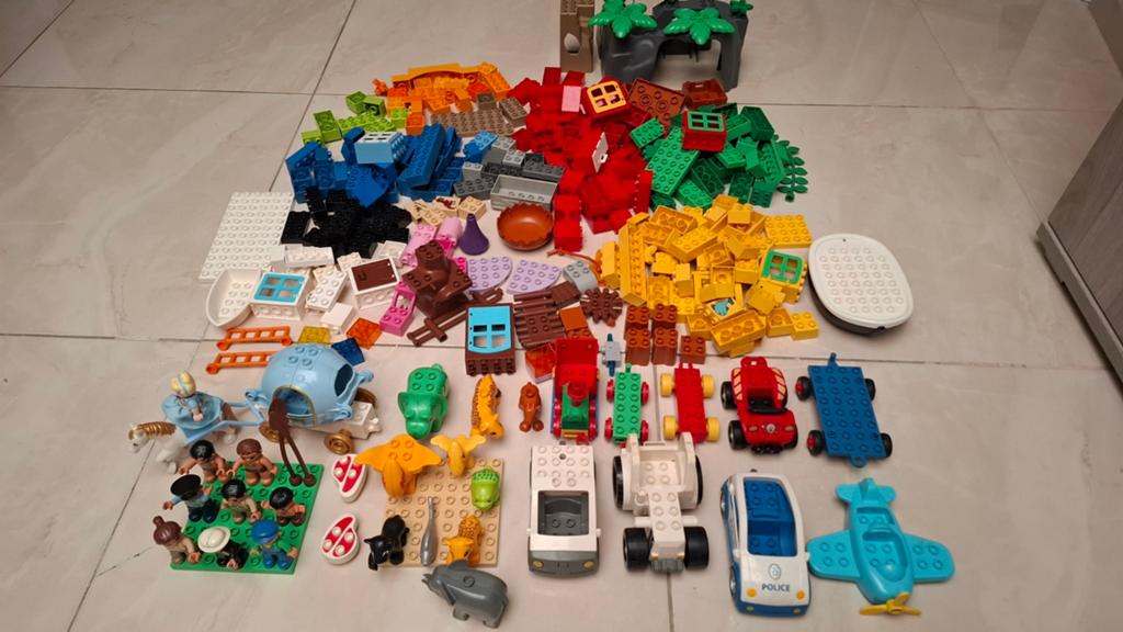 Lego duplo set met veel minifiguren (100% Lego), Kinderen en Baby's, Speelgoed | Duplo en Lego, Ophalen of Verzenden, Duplo