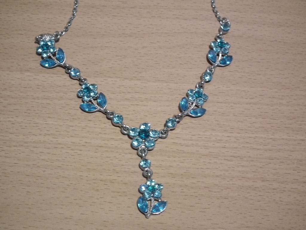 Collier pour femme (KN), Pierre ou Minéral, Comme neuf, Bleu, Avec cristal