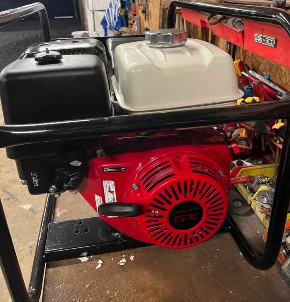 Generator, Doe-het-zelf en Bouw, Aggregaten, Ophalen, Zo goed als nieuw, 5 tot 10 kVA, Benzine