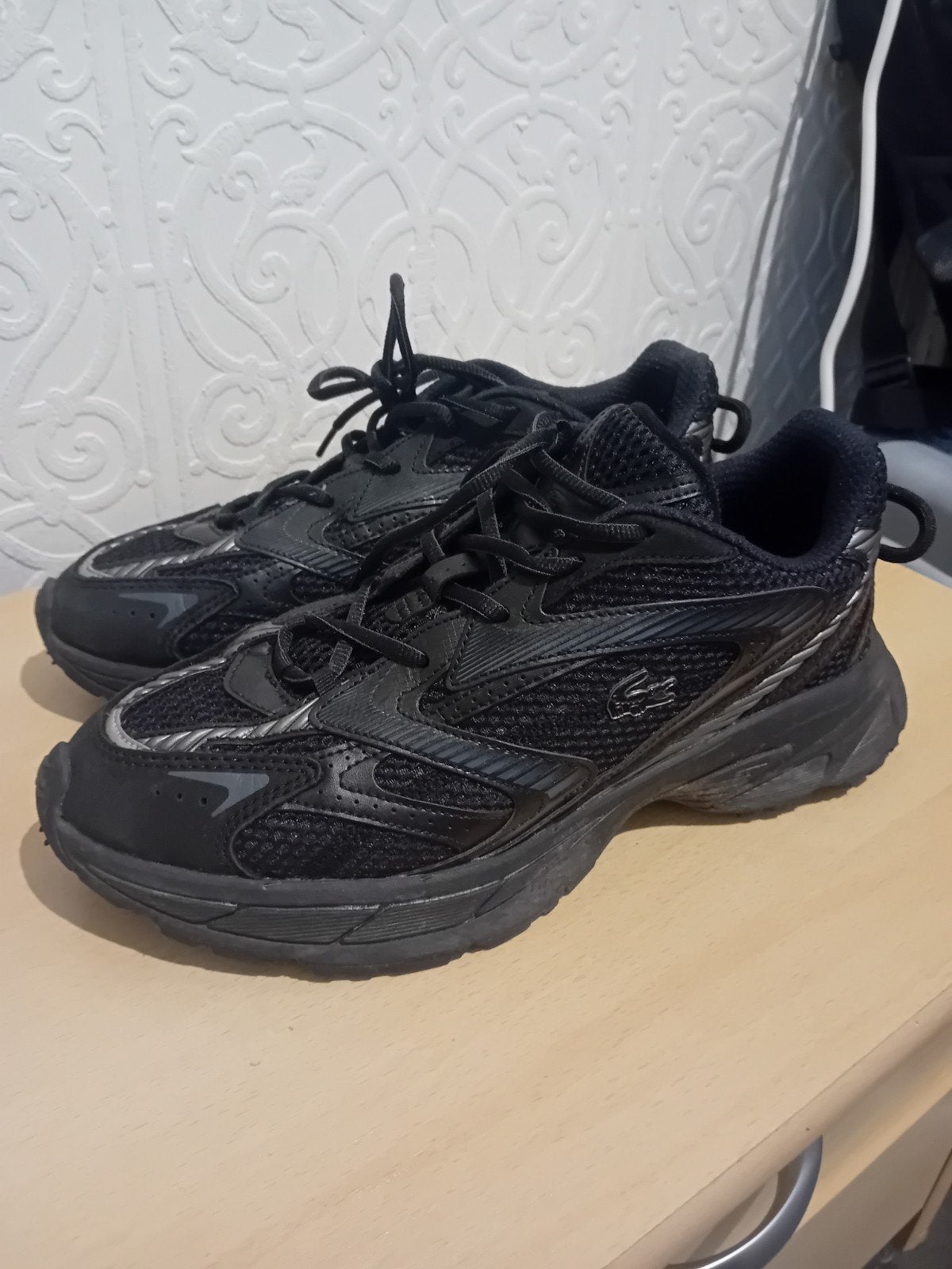 Lacoste sneakers zwart 43.perfect staat. (1 keer gebruikt), Kleding | Heren, Ophalen, Zwart, Sneakers