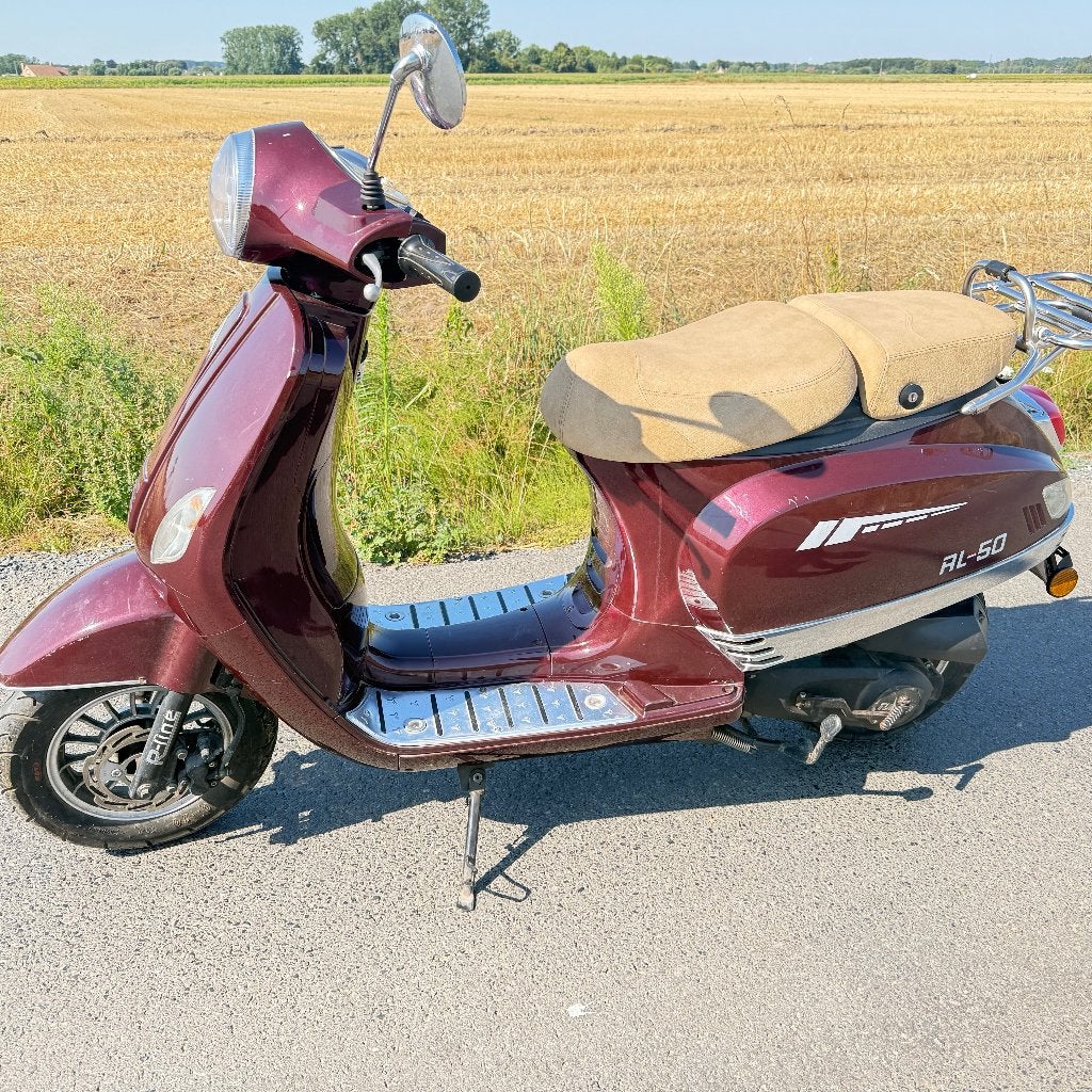 a klasse scooter ,  goede staat, Fietsen en Brommers, Gebruikt, Benzine, Ophalen, Overige merken