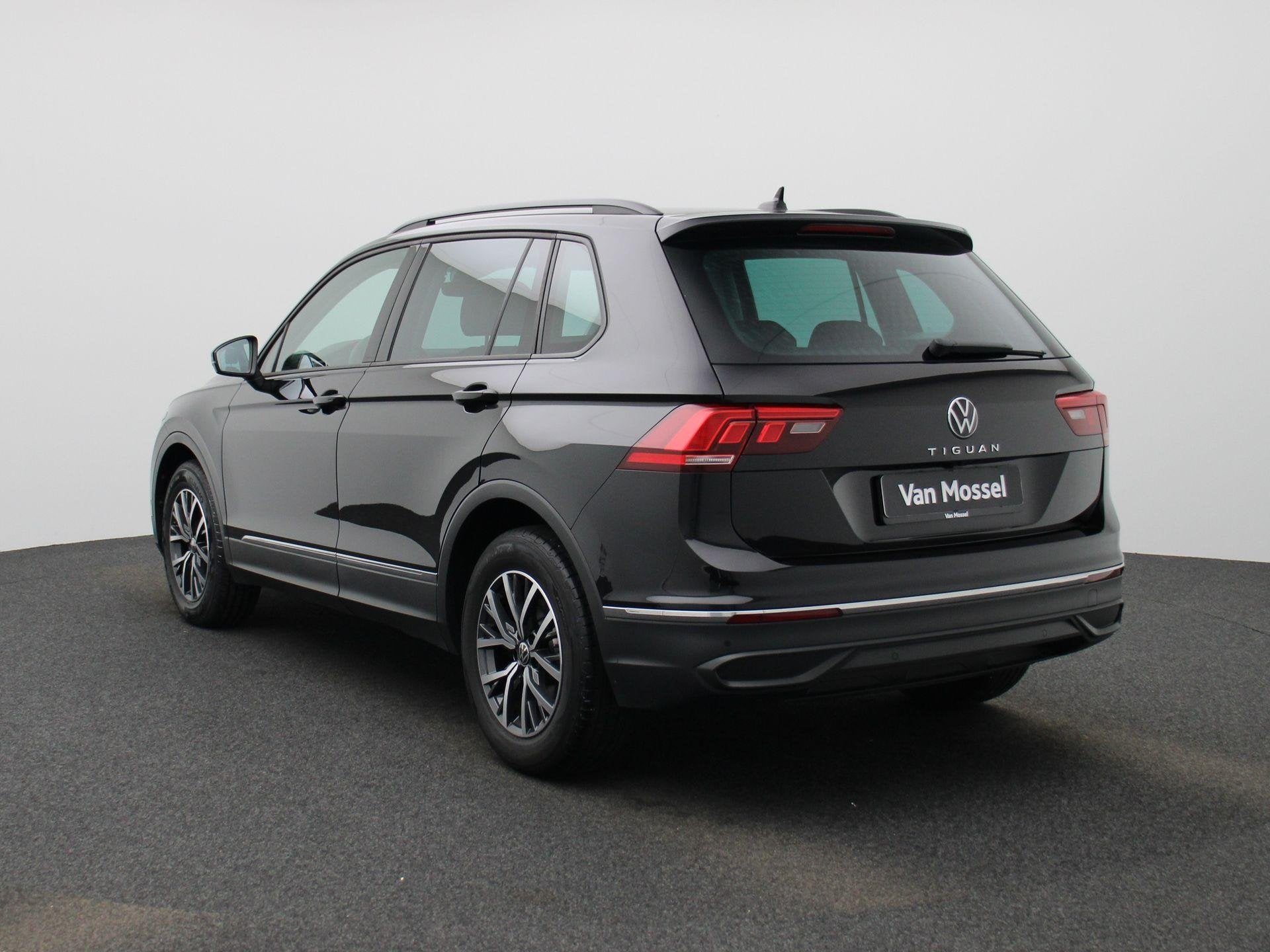 Volkswagen Tiguan 2.0 TDI SCR DSG Life | Camera | PDC V+A |, Auto's, Stof, 4 cilinders, 2000 kg, Zwart