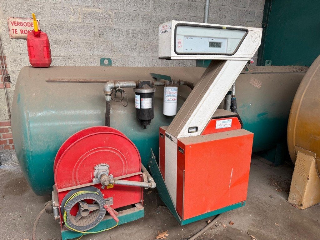 Brandstoftank + pompinstallatie voor AV-GAS (4.950 L), Ophalen, Gebruikt